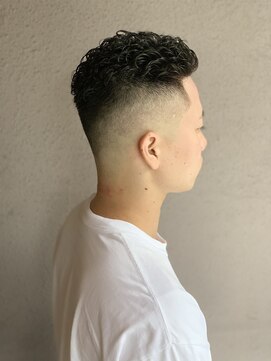 クオンヒール(QUON HEAL) オールバックパーマ×フェード