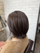 アトリエナガノ(atelier nagano)&nbsp;ニュアンスカラー/センターパート/ツヤ髪スタイル/ブルージュ