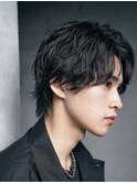 ツイストスパイラルパーマ前下がりセンターパート毛流れウルフ