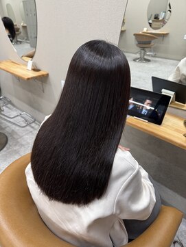 シカ 神戸三宮元町店(Cica) 縮毛矯正 ストレート 髪質改善 神戸三宮 前髪カット 癖毛 元町