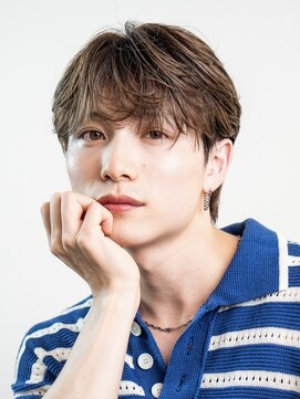 オーシャントーキョーオーバー 渋谷(OCEAN TOKYO OVER) 韓国ヘアニュアンスコンマバングセンターパートフェザーパーマ