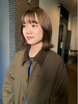 オリーブベージュ