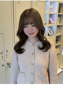 オリーブベージュ