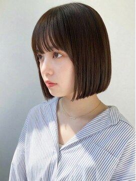メラク バイ コア(Merak by CoRe.gn) 前下がりボブ切りっぱなしボブブリーチなし艶感グレージュ