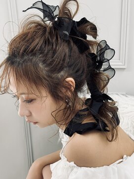 アリーシャ バイ アルティナ(Alisha by artina) シースルーリボン　ふわふわ編みおろしヘアアレンジ