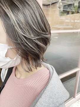 イルウィ(irwi) 【デザインカラー】大人かわいいハイライトカラー くびれボブ