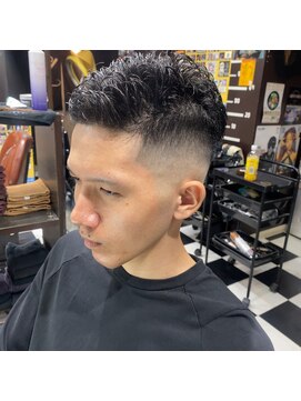 バッドバーバー 蒲田店(BAD BARBER) 濡れパンフェザーアップ/スキンフェード