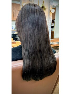 エモーション emotion hair サラサラロングヘア