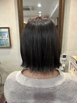 ステディー(Steady) 白髪ぼかしハイライト切りっぱなしボブ