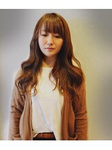 《柔らかい雰囲気のママ美容師》トップスタイリスト「朝生　めぐみ」