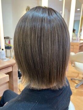 ニューヨークニューヨークマザーズ(NYNY Mothers) 外ハネ切りっぱなしボブ/ダブルカラー/ベージュ/大人可愛い