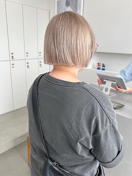 アム(am) ブリーチケアカラー/ハイトーンベージュ/ボブ