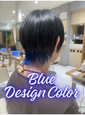 黒髪に映える！さりげなく目を惹く鮮やかなブルーデザインカラー