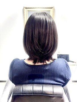 ワウ(WOW) 【大人ミディアム】レイヤーボブ