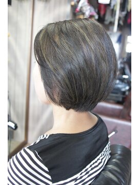 オーバーキャプテンネイキッド(OVER CAPTAIN NAKED) 艶ミセスのヘナ&ハイライトボブ