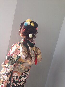 ダイヤモンドチェリーヘアアンドメイク サイドアップ