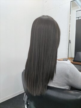 エスカーラ 町田(THE ESCALA) 斜めバング/オリーブベージュ/シルキーベージュ［町田駅］