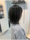 こなれ感のある極細ハイライト切りっぱなしボブ