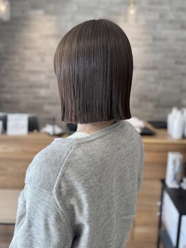 フォッコ(FOCCO) 重め切りっぱなしボブ×オリーブベージュ