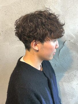 ニアウ 新宿(Niau) MEN’S/リバースセンターパート/ニュアンスパーマ/新宿