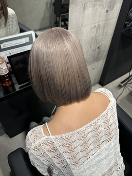 アンダーバーホワイト 京橋店(_WHITE) ハイトーンボブ ホワイトミルクティー