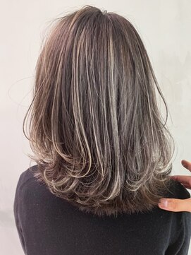 アイティー バイ アルバム 浦和店(IT by ALBUM) ハイライトロブ_ハイライトカラーオリーブカラー_ba240131