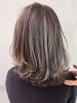 アイティー バイ アルバム 浦和店(IT by ALBUM) ハイライトロブ_ハイライトカラーオリーブカラー_ba240131