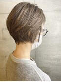 大人ショートボブ× 白髪ぼかしハイライト