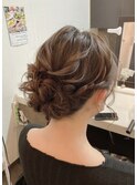 お呼ばれにもおすすめのアップスタイル