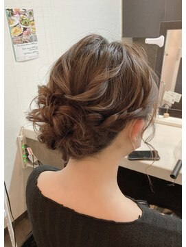 アールイー(Re:) お呼ばれにもおすすめのアップスタイル