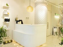 トーチ ヘアーアンドヘッドスパ 銀座通り本店(TORCH hair & head spa)の雰囲気（グリーンとベージュがメインのカフェのようなアットホームサロン）