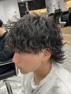 ラヴィズムバイフィフス(LUVISM by fifth) 波巻きウルフパーマミディアムパーマ新潟万代