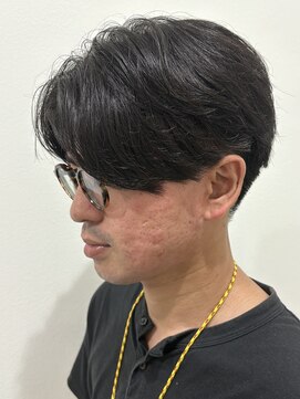 ヒュイル バイ ニアウ(Hwyl by Niau) メンズマッシュセンターパートスパイラルパーマニュアンスパーマ