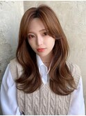 後れ毛が可愛い顔周りハイレイヤーロングチェリーブラウン