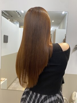 シュヴーブリヤン(cheveux brillants) 〈柔らかな深みをまとう〉ココアブラウン上品な艶髪ストレート