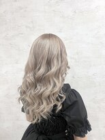 イル(iLu.) ホワイトベージュ/ダブルカラー/カラー/ブリーチ/カラー