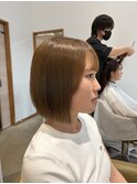 軽めボブ×明るめオリーブベージュ