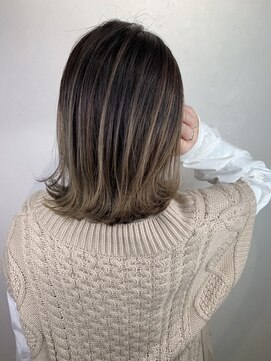 アンダーバーホワイト 天王寺阿倍野店(_WHITE) 外国人風バレイヤージュ_モノトーンアッシュ_カーキグレージュ