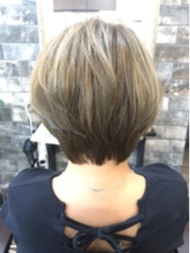 リル 豊中(LiL') 【LiL'豊中】フォギーベージュ_耳かけ_ショートパーマ