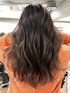 サイン 表参道(SIGN) エアータッチバレイヤージュ白髪ぼかし／ケアブリーチハイライト