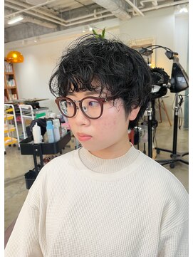 ビハインドザカーテン(BEHIND THE CURTAIN) 無造作×メガネスタイル[カールセミディ姫カット]