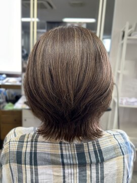 シーハウス(C-HOUSE) さりげなくおしゃれに。 白髪ぼかしハイライト×ウルフカット