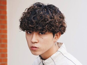 イズバイフィフス(is by fifth)の写真/《ファッションとの合わせやすさ◎》古着やストリート系にも相性の良いプードルパーマでオシャレ男子に＊