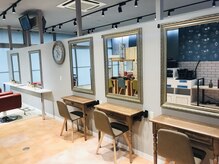 ココカラー アンド カット 茶屋町店(CoCo Color&Cut)の雰囲気（セルフブロースペースにはスタイリング剤完備【倉敷】【茶屋町】）