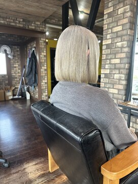 オンザライン(ON THE LINE) ブロンド　ボブ