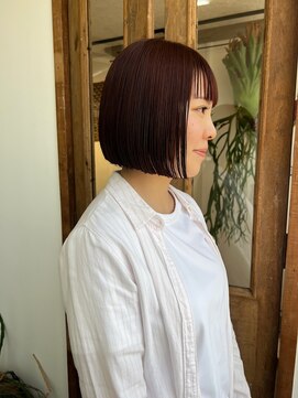 マド(Mado) ディープピンクおかっぱ