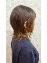 シュガービー(SUGAR-B)&nbsp;白髪ぼかし×癖毛を活かした大人レイヤー