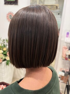 切りっぱなしミニボブ