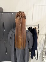 アトレ(attrait) タイトなカチモリハーフアップ**