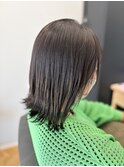 肩下切りっぱなしボブ